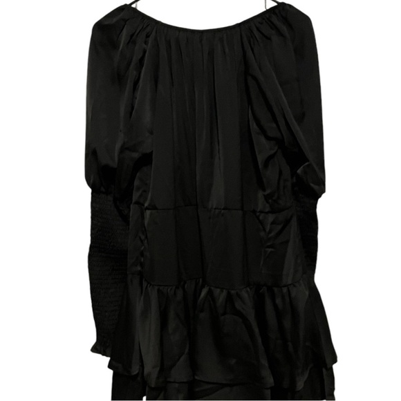 V Neck Puffed Sleeve Black Dress with Cinched Waist Size Medium - Picture 7 of 7